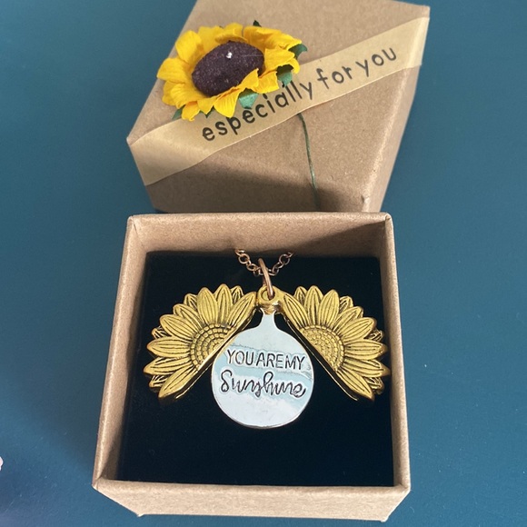 Sunflower necklace - Picture 4 of 6